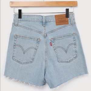 Levi’s Ribcage Light Wash High-Rise Denim Cutoff Shorts NWT